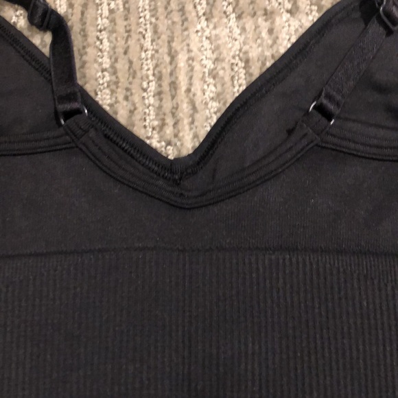 Lululemon sports bra - Picture 4 of 4